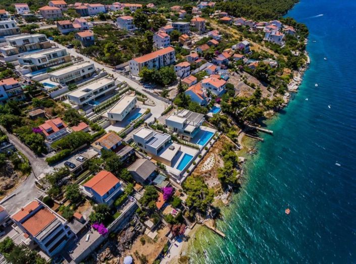 Image No.13-5 Bed Property for sale