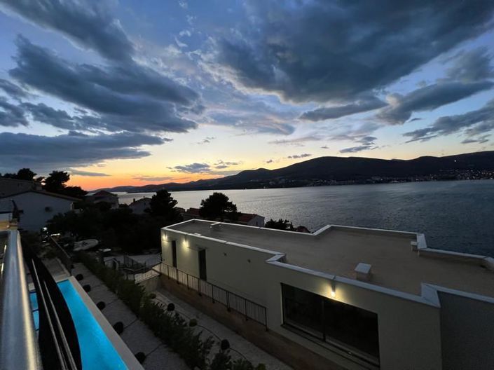 Image No.20-5 Bed Property for sale