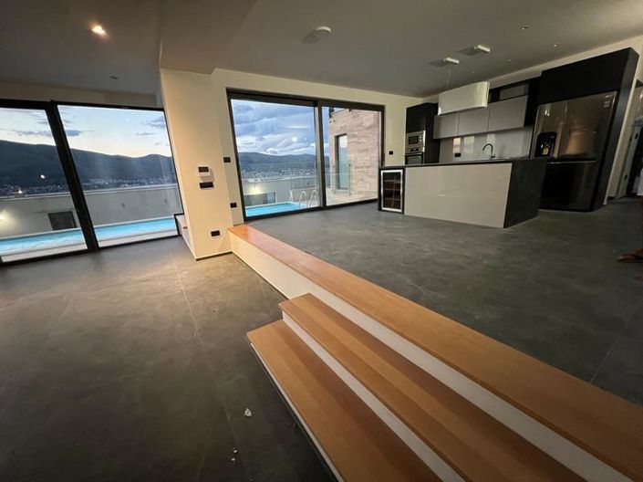 Image No.23-5 Bed Property for sale