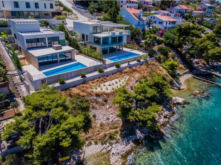 Image No.20-4 Bed Property for sale