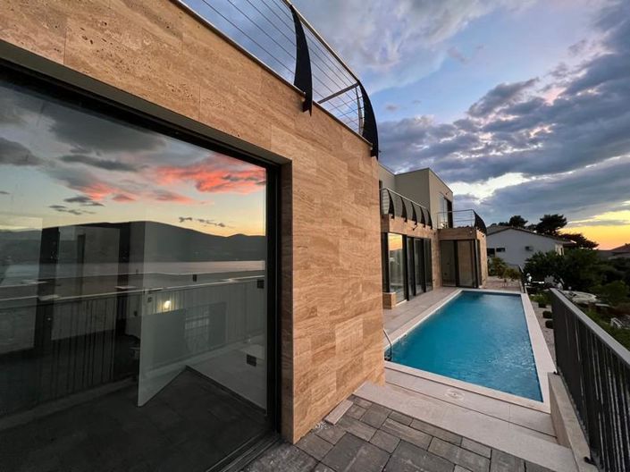 Image No.22-4 Bed Property for sale