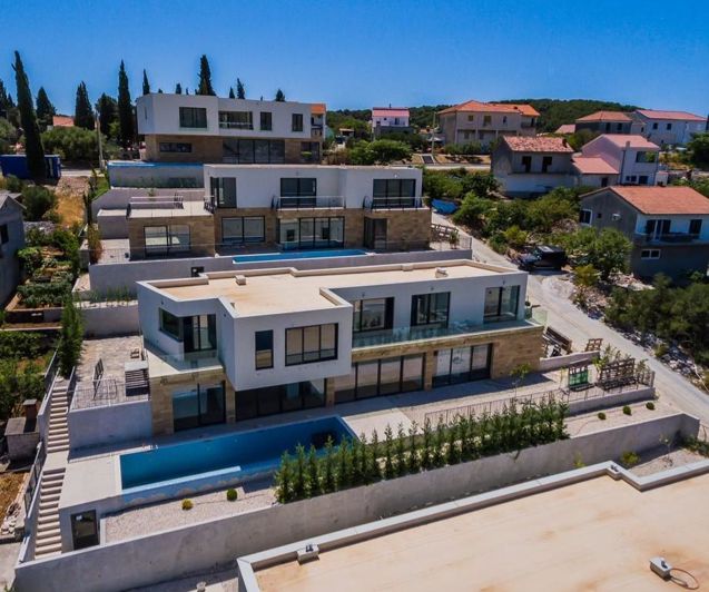 Image No.16-4 Bed Property for sale