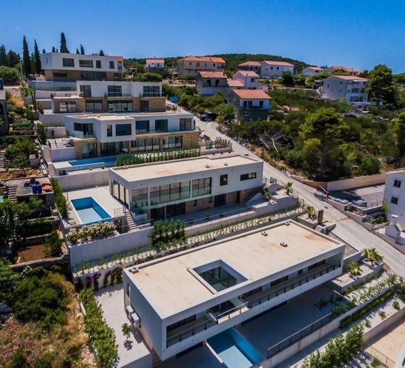 Image No.18-4 Bed Property for sale