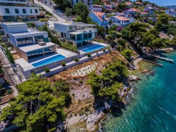 1 - Ciovo, Property