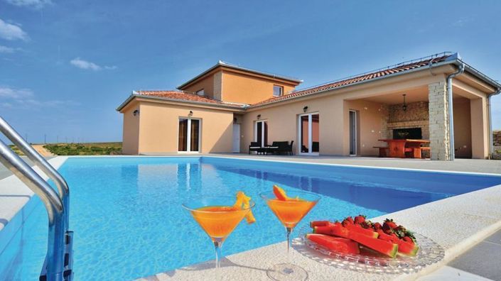 Image No.1-4 Bed Property for sale