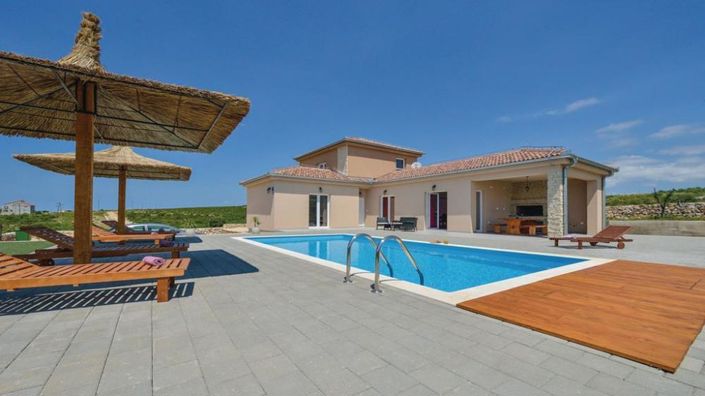 Image No.4-4 Bed Property for sale