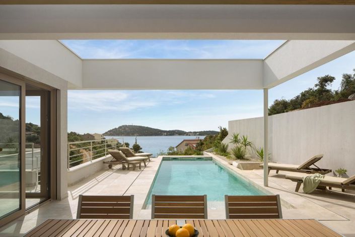 Image No.1-4 Bed Property for sale