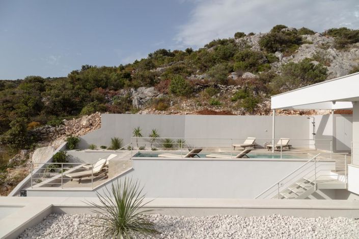 Image No.12-4 Bed Property for sale