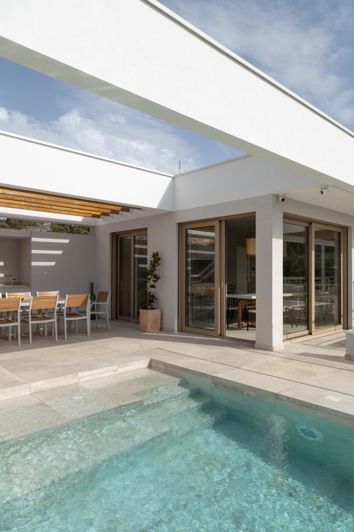 Image No.16-4 Bed Property for sale