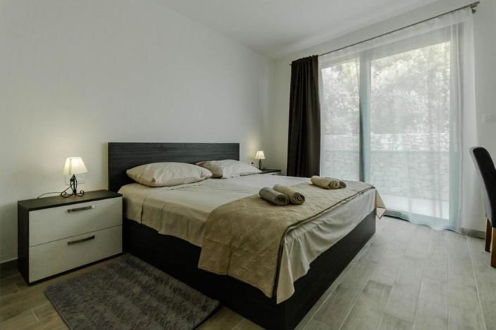 Image No.12-4 Bed Property for sale