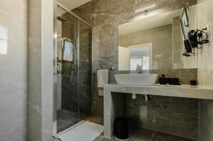 Image No.13-4 Bed Property for sale