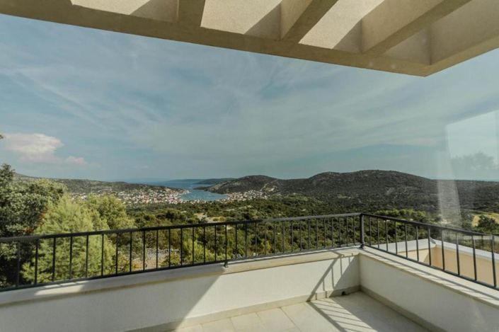 Image No.7-4 Bed Property for sale