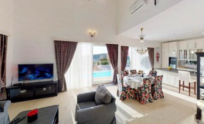 1 - Hvar, Property