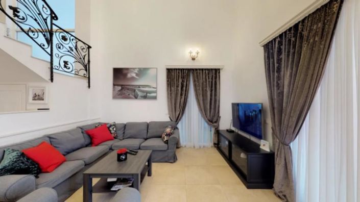 Image No.11-3 Bed Property for sale