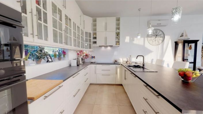 Image No.12-3 Bed Property for sale