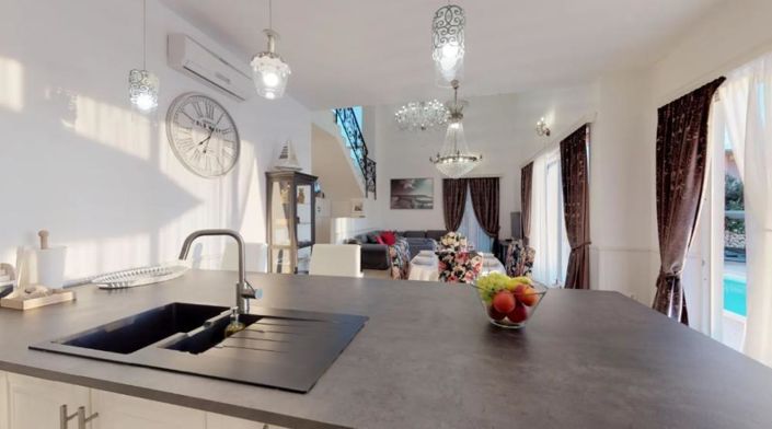 Image No.13-3 Bed Property for sale