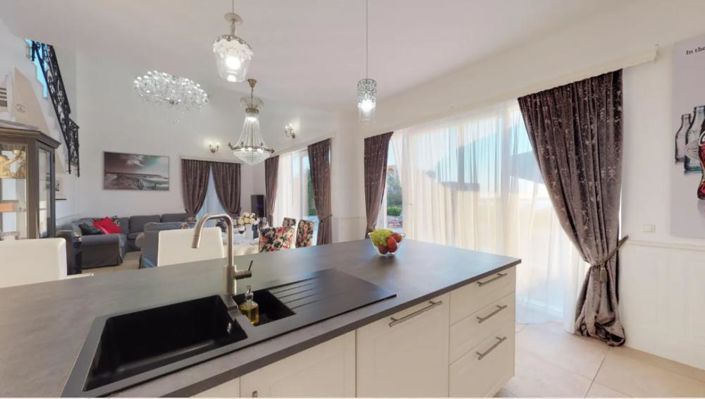 Image No.14-3 Bed Property for sale