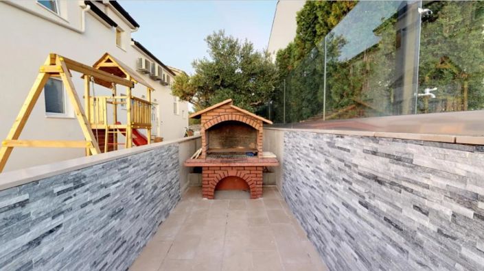 Image No.18-3 Bed Property for sale