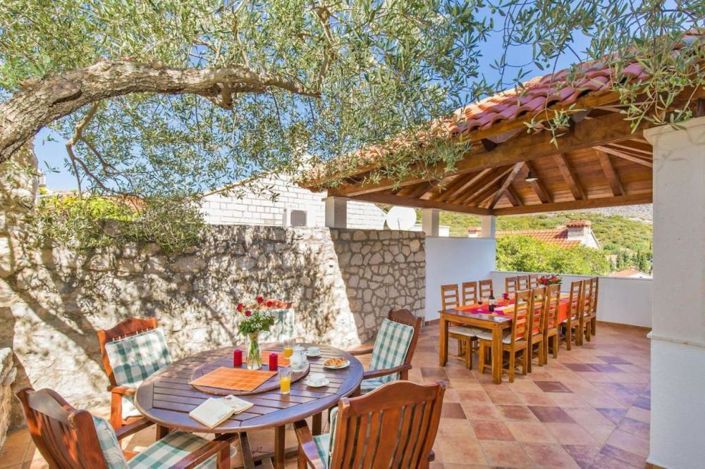 Image No.12-10 Bed Property for sale