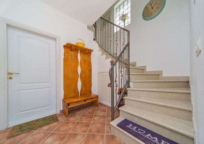 Image No.14-10 Bed Property for sale