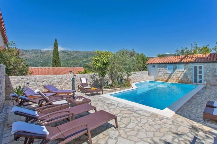 Image No.4-10 Bed Property for sale