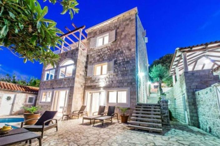 Image No.7-10 Bed Property for sale