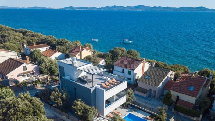 Image No.1-4 Bed Property for sale