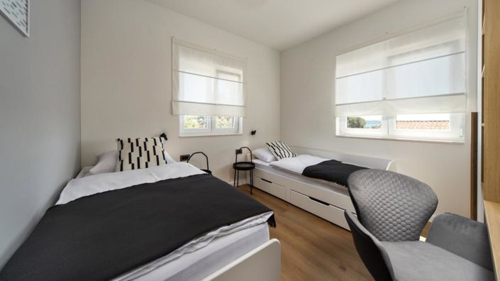 Image No.19-4 Bed Property for sale