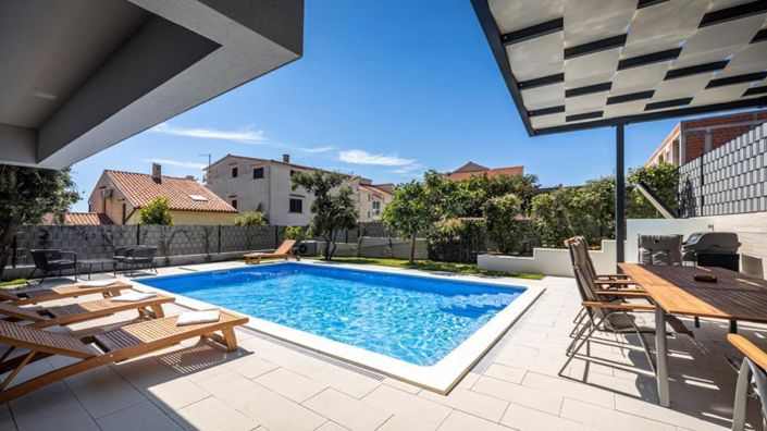 Image No.7-4 Bed Property for sale