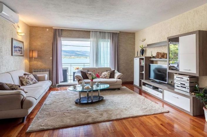 Image No.14-5 Bed Property for sale