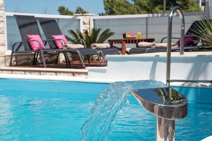 Image No.16-5 Bed Property for sale