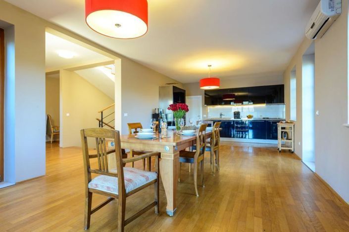 Image No.18-4 Bed Property for sale