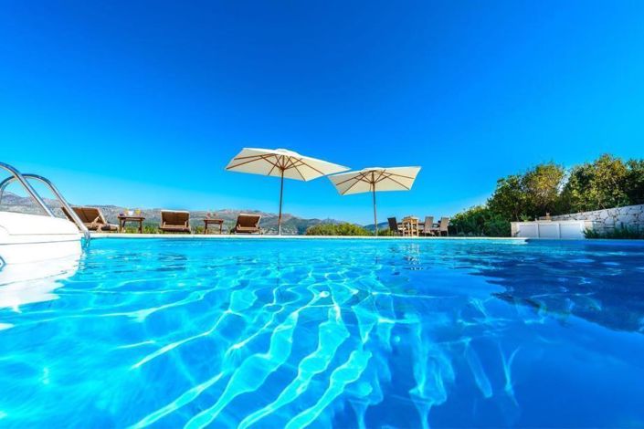 Image No.4-4 Bed Property for sale