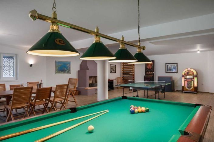 Image No.12-7 Bed Property for sale