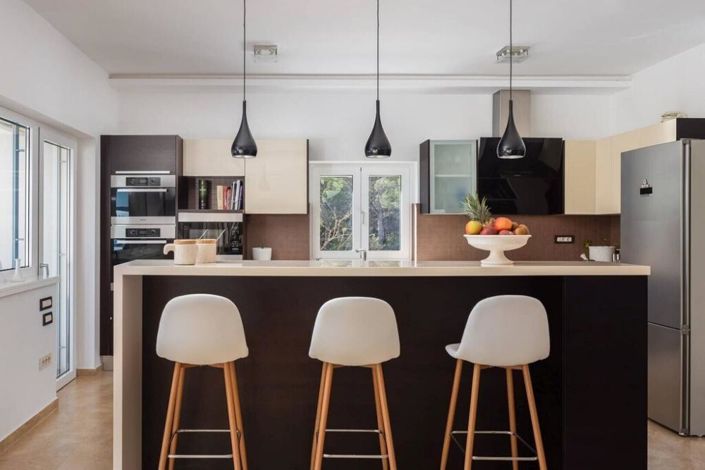 Image No.18-7 Bed Property for sale