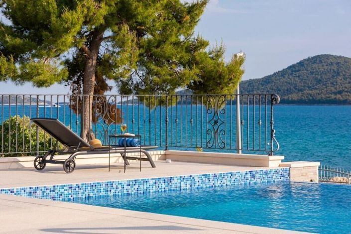 Image No.2-7 Bed Property for sale