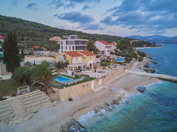 Image No.2-5 Bed Property for sale