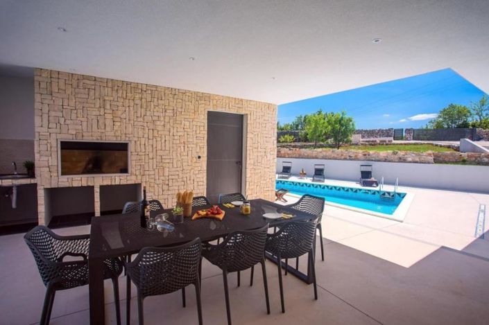 Image No.10-3 Bed Property for sale