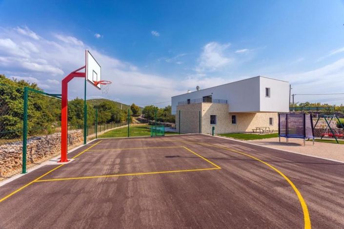 Image No.13-3 Bed Property for sale