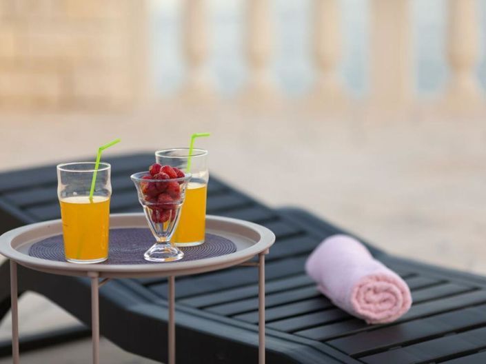 Image No.12-4 Bed Property for sale