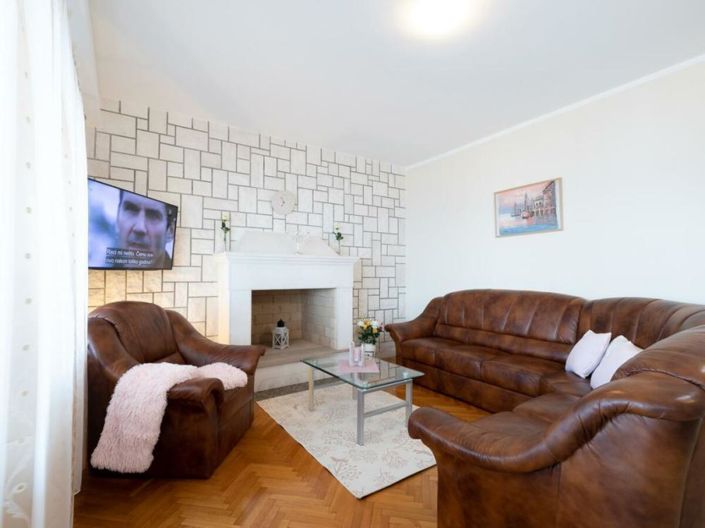 Image No.17-4 Bed Property for sale