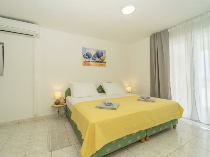 Image No.22-4 Bed Property for sale