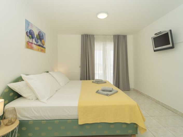 Image No.23-4 Bed Property for sale