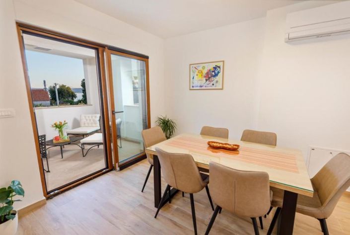 Image No.12-7 Bed Property for sale