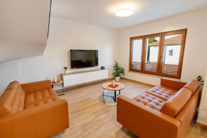 Image No.13-7 Bed Property for sale