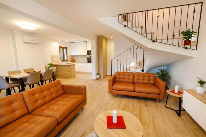 Image No.14-7 Bed Property for sale