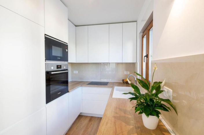 Image No.21-7 Bed Property for sale