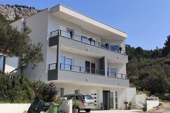 Image No.1-8 Bed Property for sale