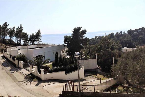 Image No.16-8 Bed Property for sale