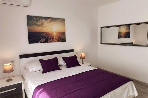 Image No.21-8 Bed Property for sale